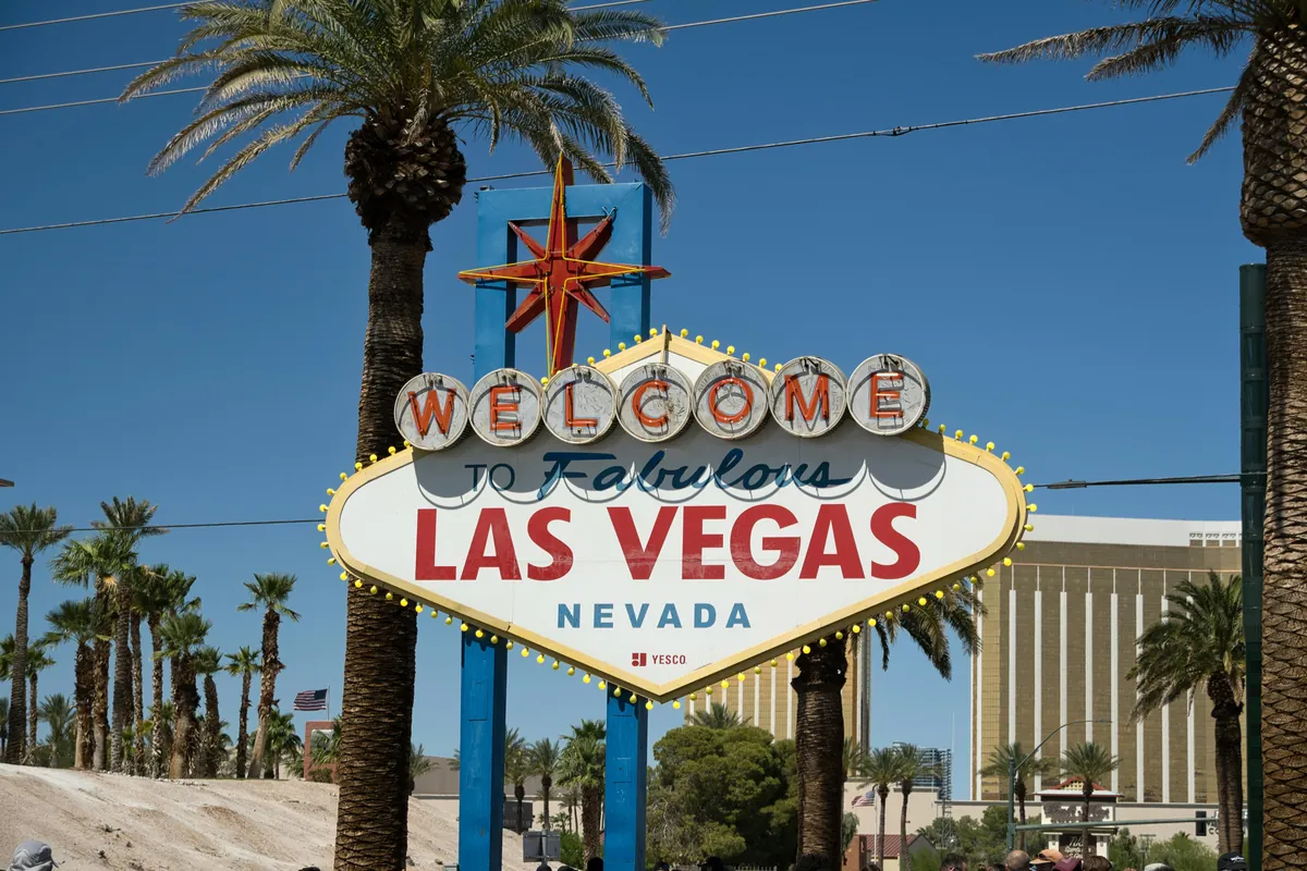How to Stay Updated with Live Stock Market Today While Traveling
