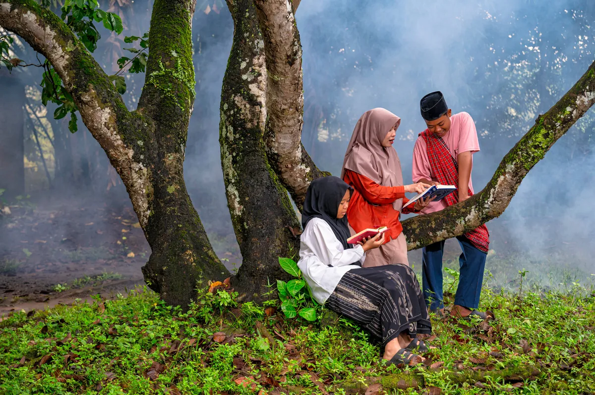 Tas Kulit Wanita Lokal: Pilihan Fashion yang Elegan dan