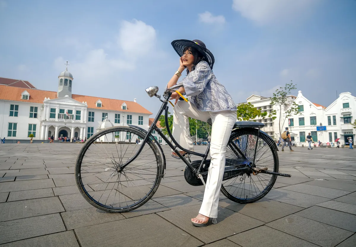 Memahami Wajah Oval Pria: Tips Perawatan dan Gaya yang Tepat