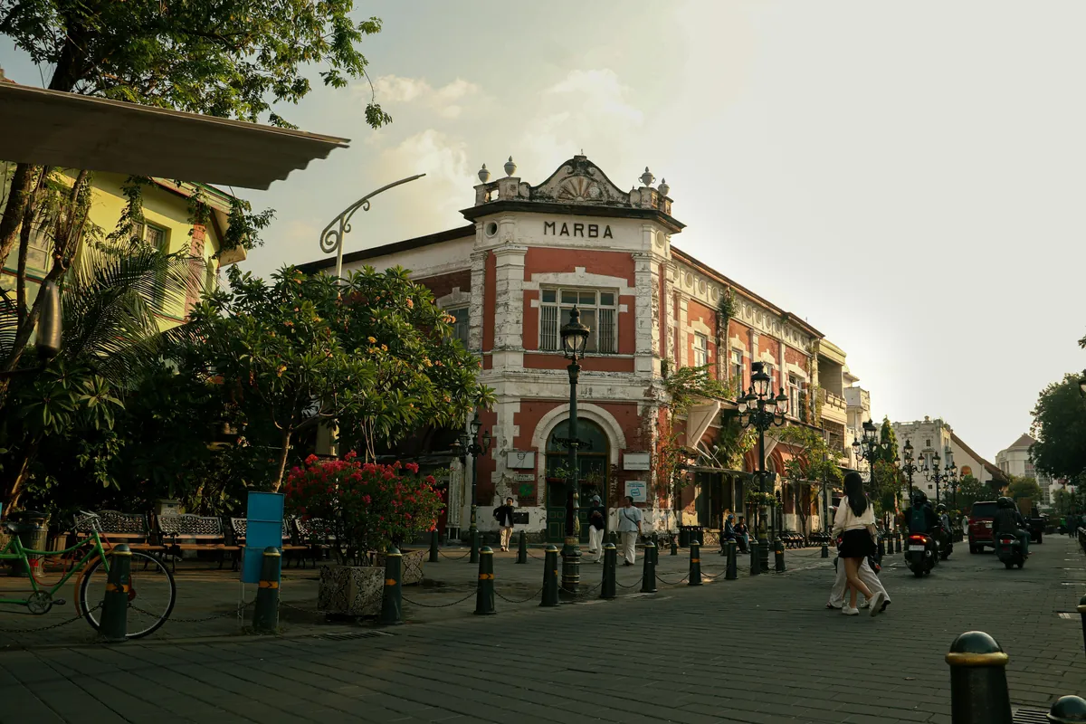 Perbedaan Frank n Co dan The Palace: Mana yang Lebih Cocok