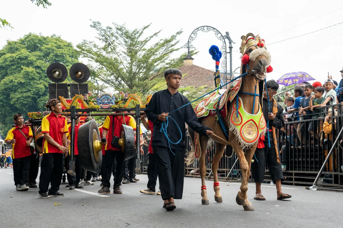 Erek Erek Makan Bersama: Makna, Asal Usul, dan Tafsir Angka
